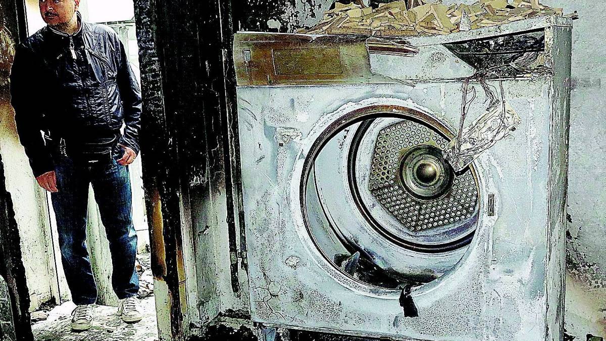 Incendio in un hotel a Riccione: albergatore salva l'anziana madre