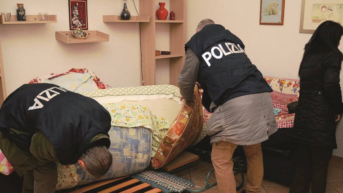 Alcova cinese, blitz della Polizia