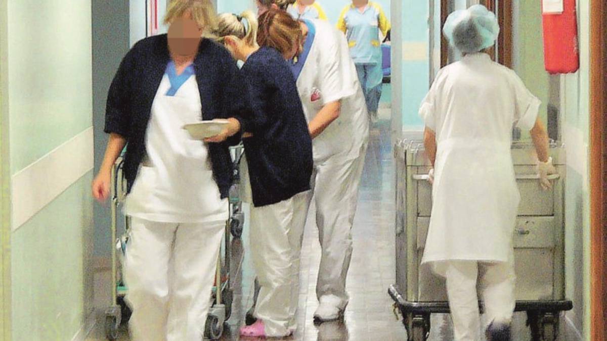 Va al pronto soccorso, viene dimessa e poi muore