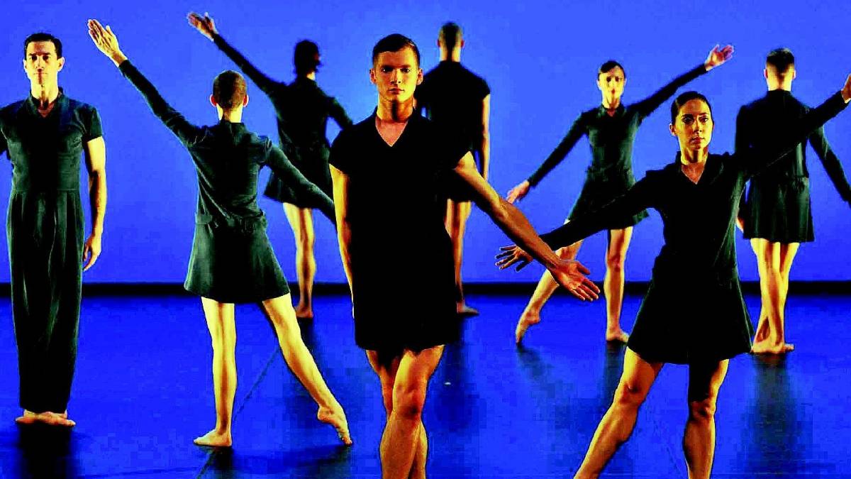Post moderna e coraggiosa: la danza punk rock di Clark