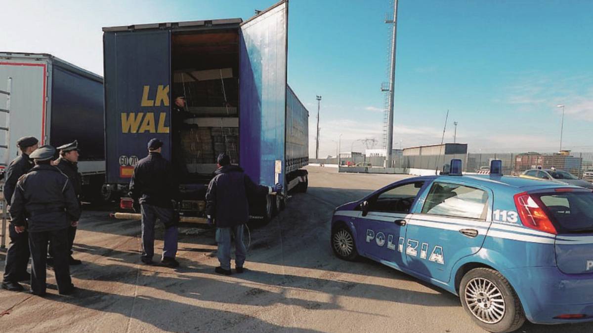 Stupratore arrestato allo sbarco