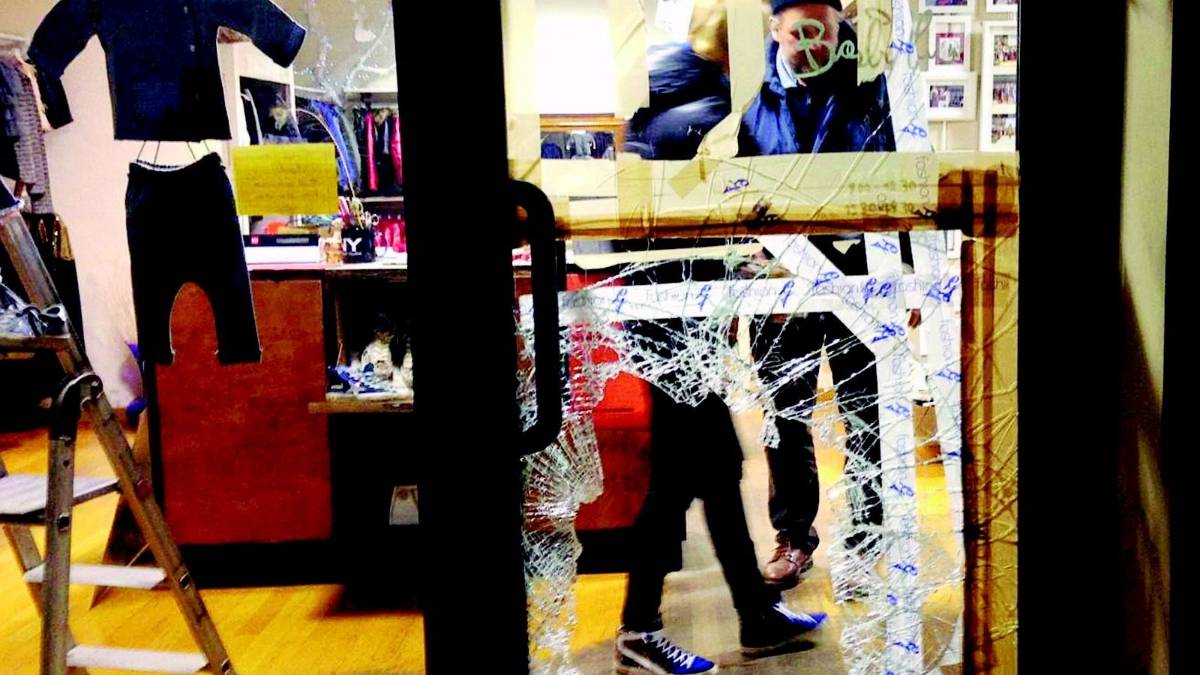 Razzia notturna di capi firmati