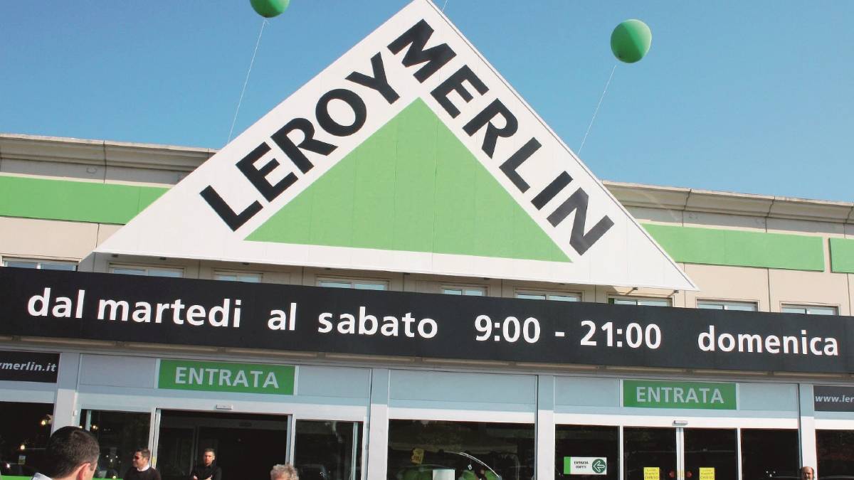 Cerca di rubare una smerigliatrice