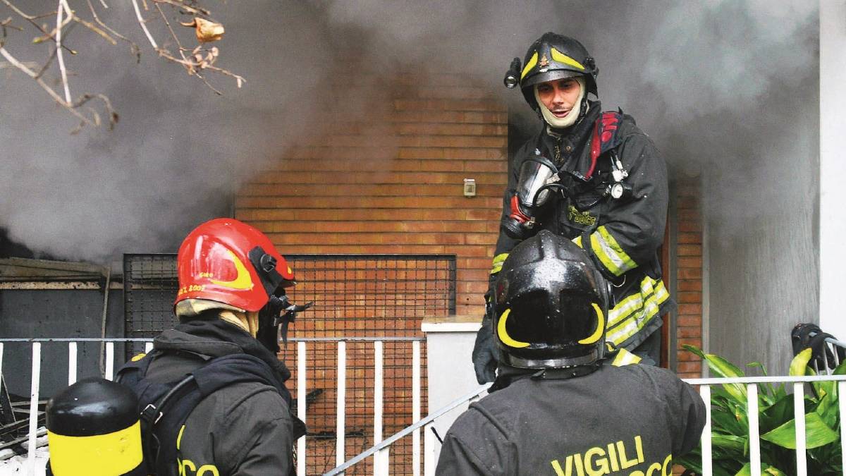 Incendio distrugge un appartamento