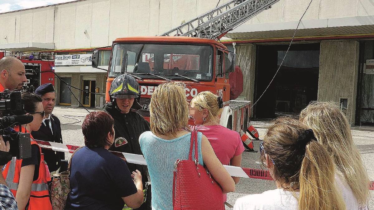 Incendio al Gros, capannoni a fuoco