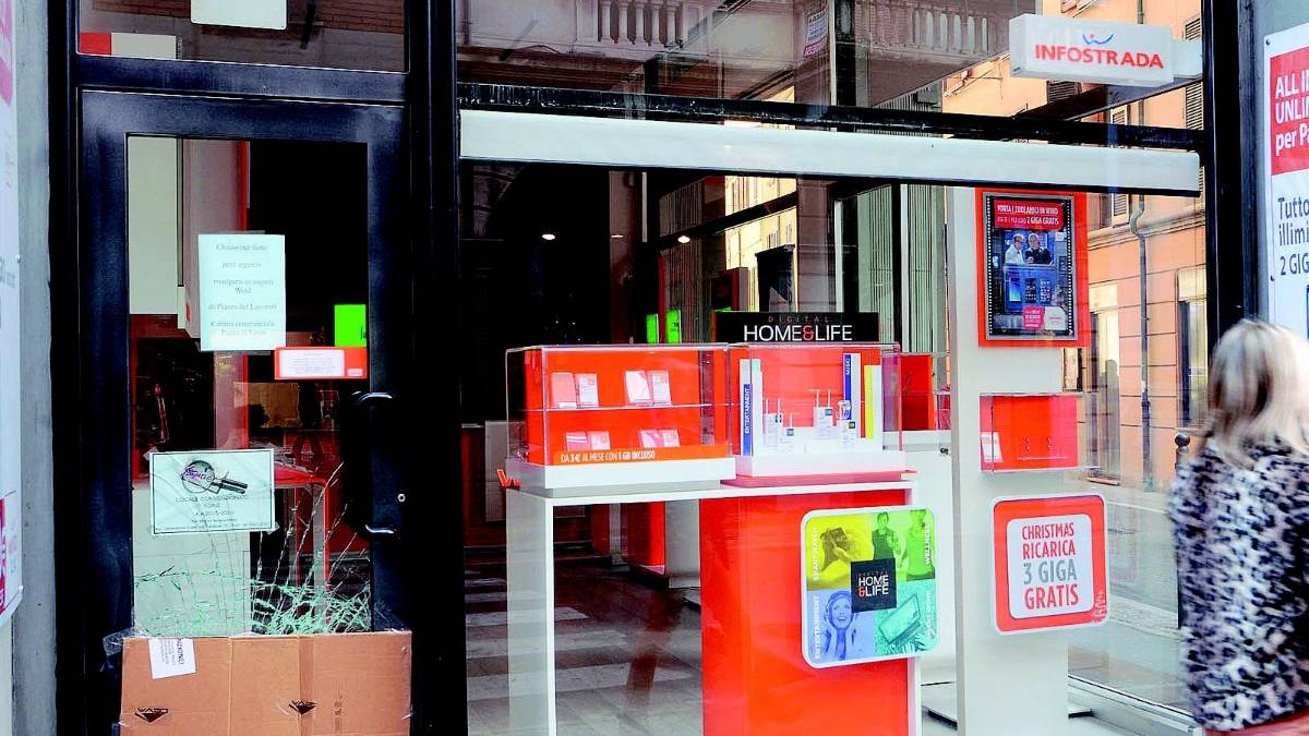 Razzia al negozio Wind, arrestato