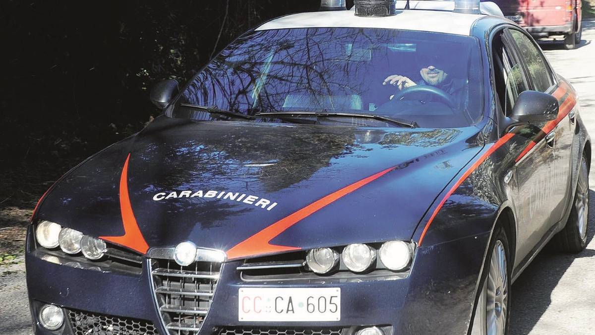 Tenta il suicidio ingerendo 100 pasticche: 50enne salvato dai carabinieri