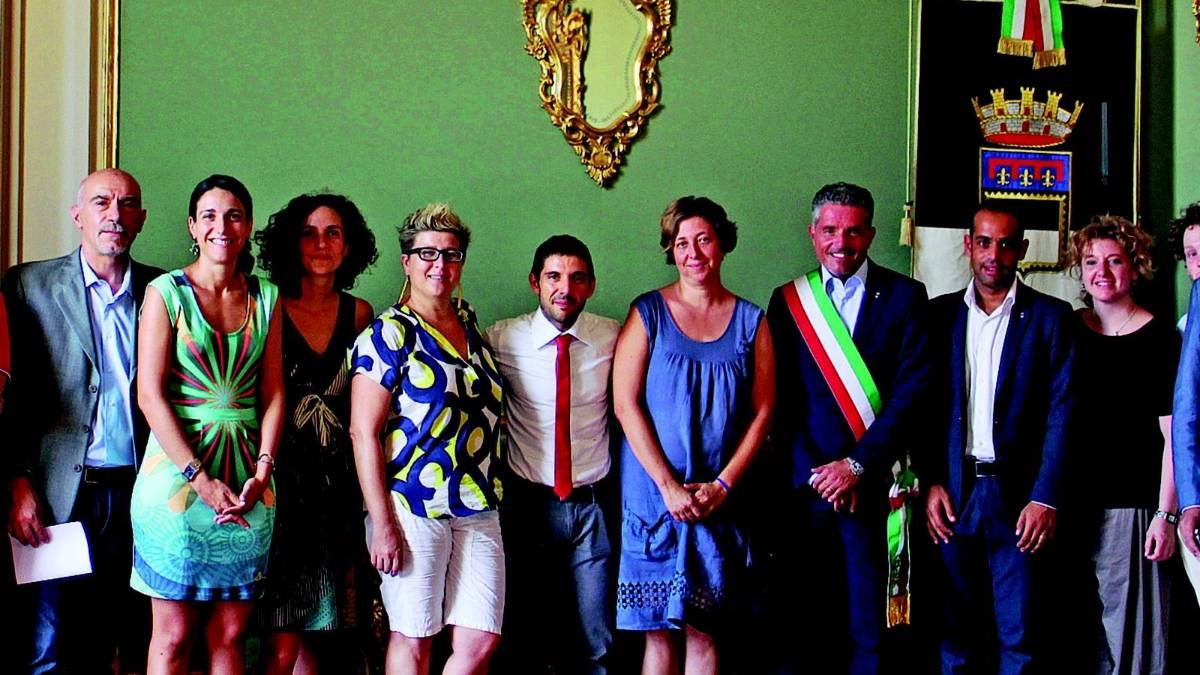 Consegnati a Barbara Monachesi duemila euro raccolti dal Consiglio comunale per aiutare il popolo nepalese
