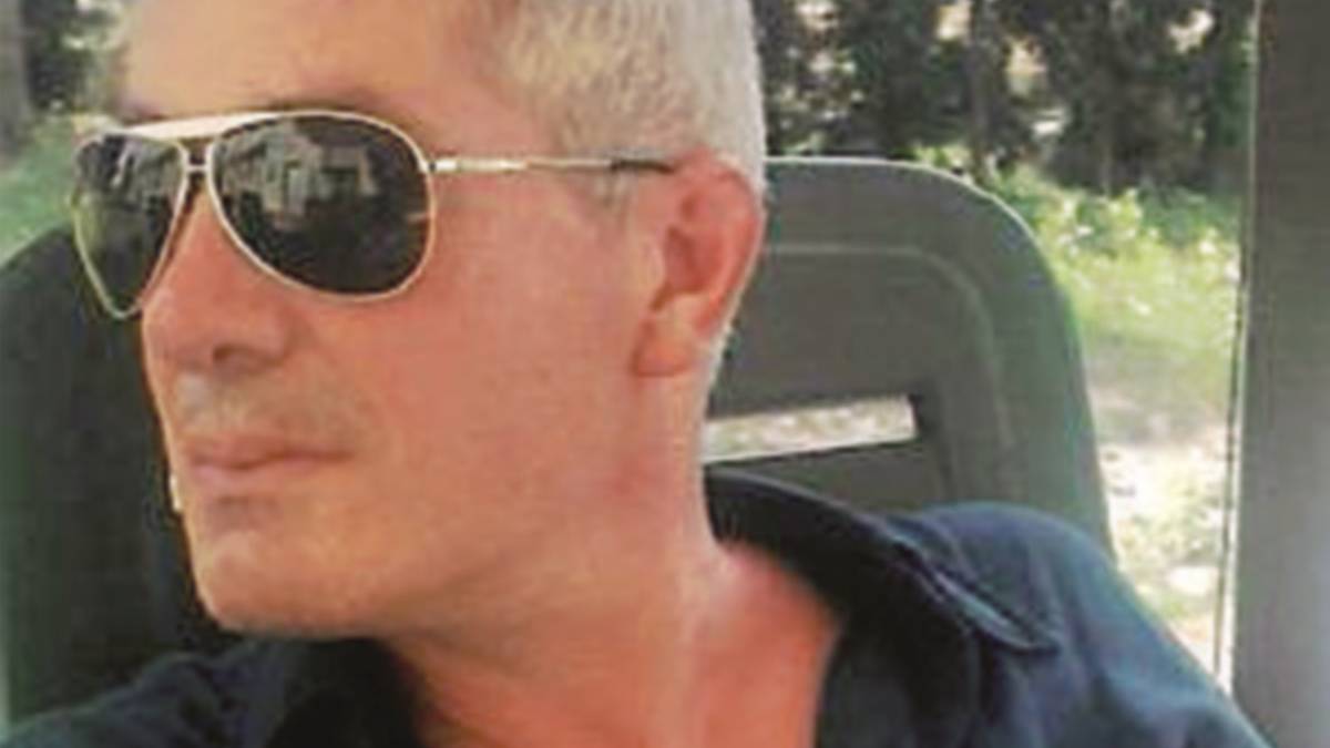 Si cercano foto e film di don Desio