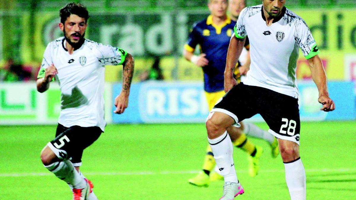 Il Cesena ribalta l'ex Bisoli nel finale