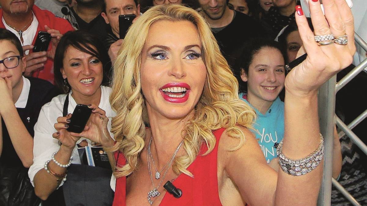 Valeria Marini, la sorpresa più dolce