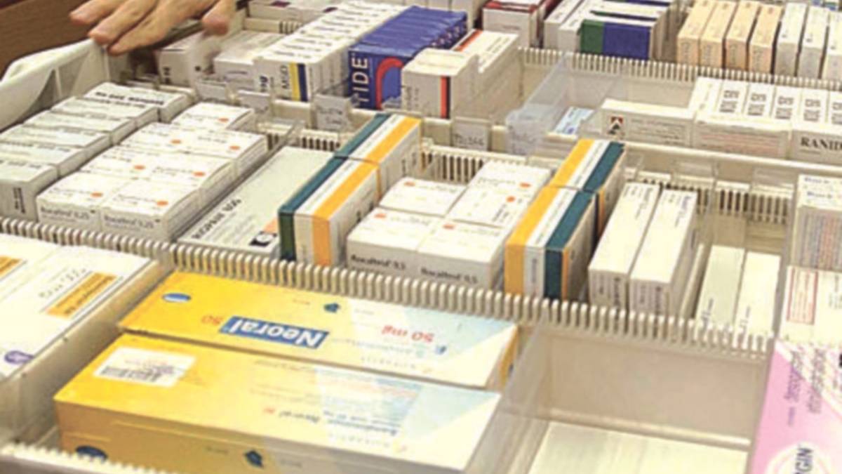 Ravenna, impiegata positiva. La Farmacia n. 8 lavora a porte chiuse