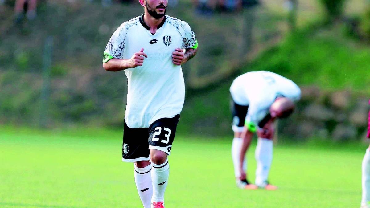 Il Cesena piega il Livorno e vola in vetta