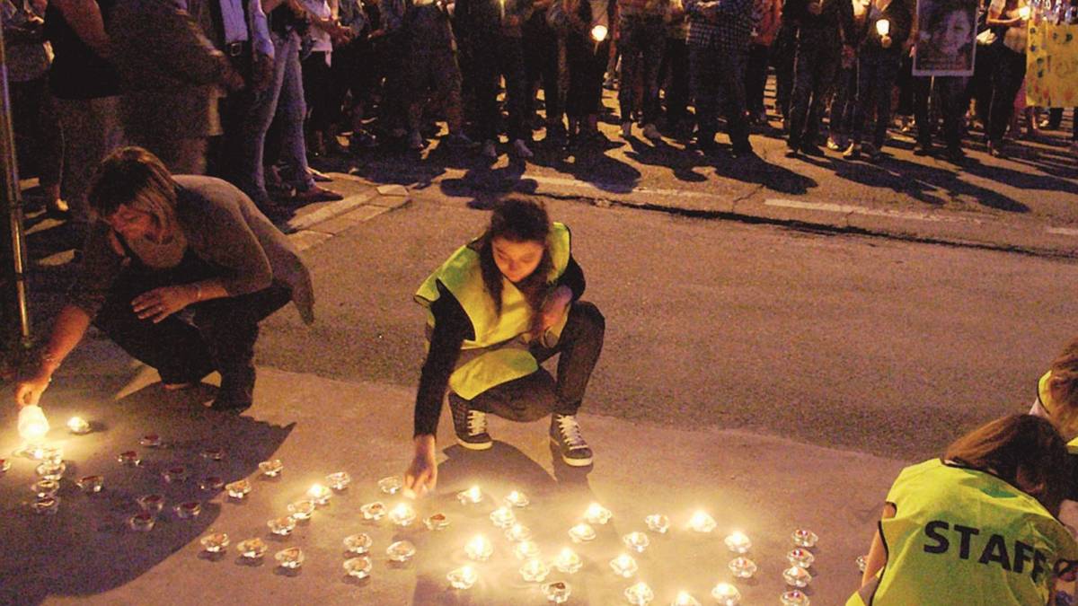 In quattrocento alla fiaccolata per Gionatan