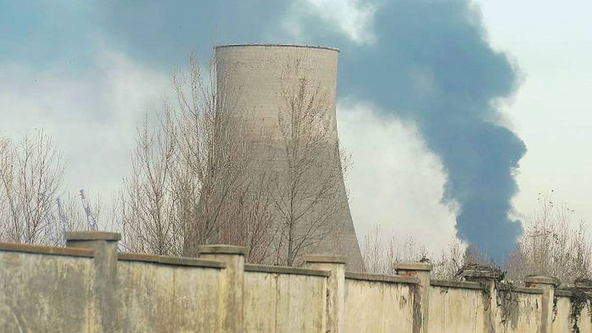 Fiamme nell'officina Mattinata di paura nell'area portuale