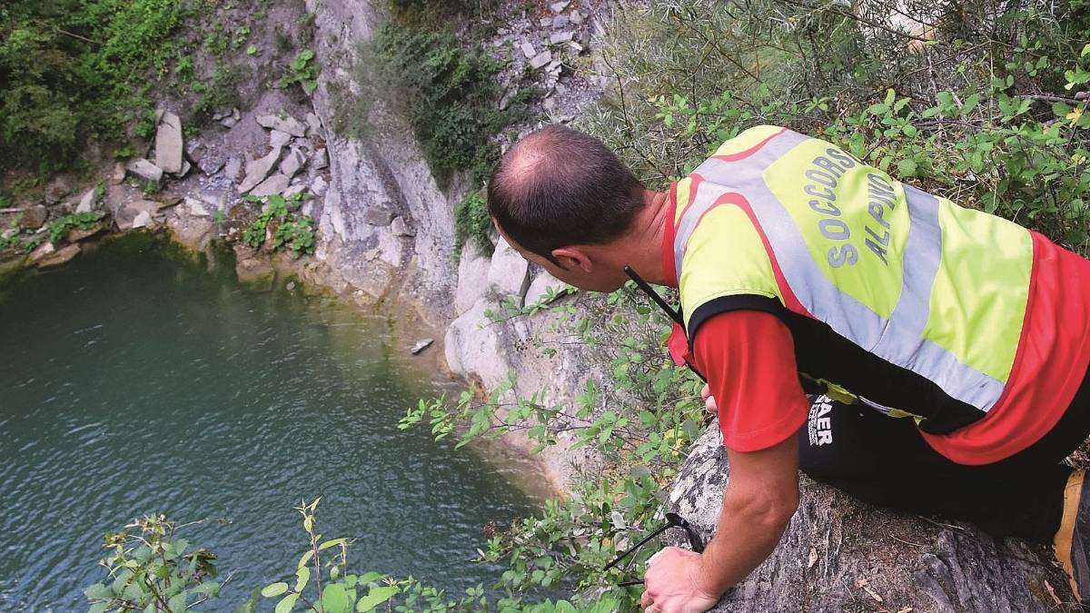 Muore a 17 anni tuffandosi dalla cascata
