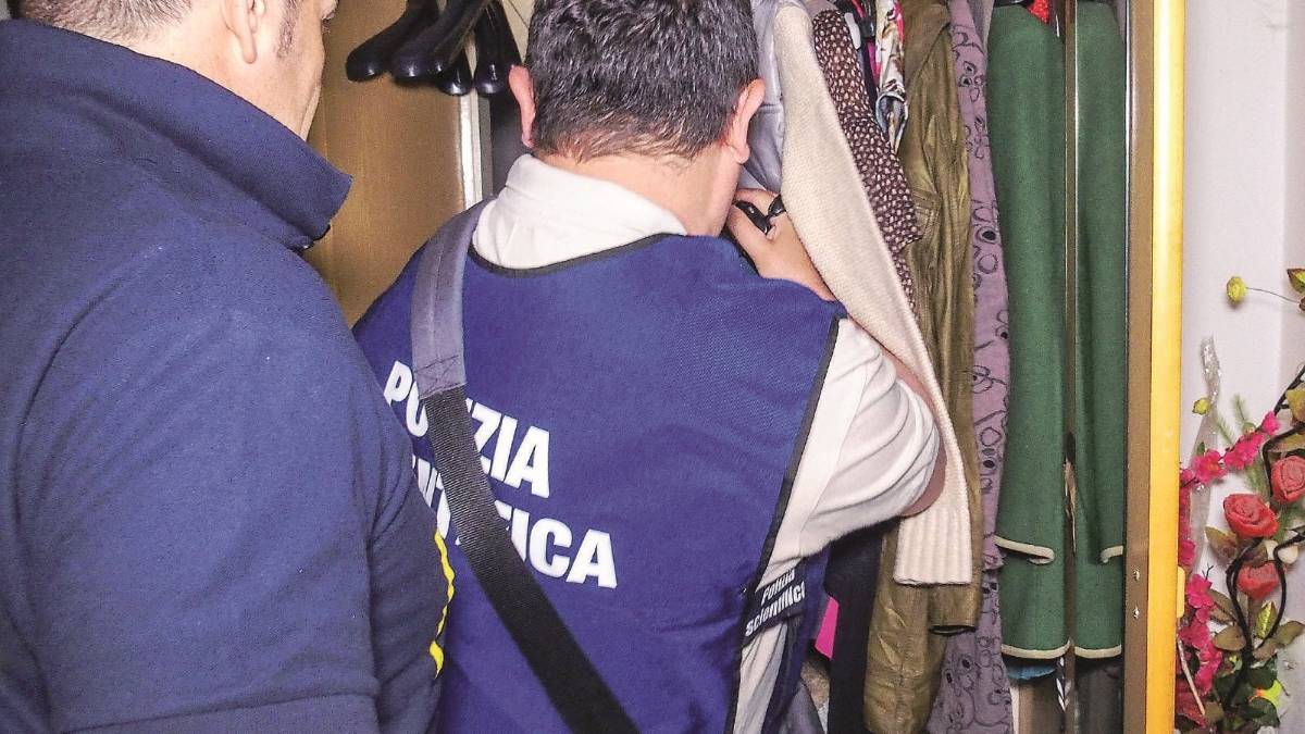 Lucciole cinesi al lavoro 24 ore su 24