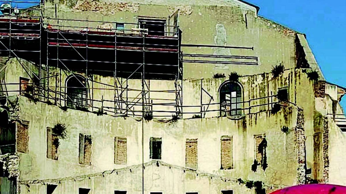 Il Teatro Galli e i limiti di una città