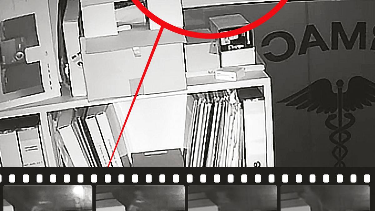 Le immagini delle telecamera della farmacia