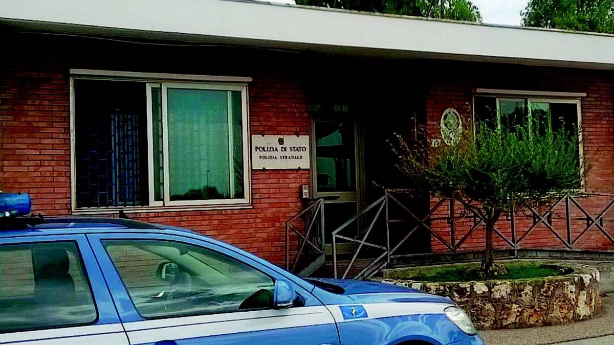 Viaggiava clandestinamente su un camion: 18enne afgano in fuga