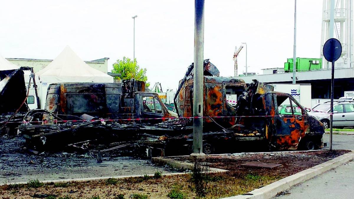Incendio doloso: gravi danni a Ponente