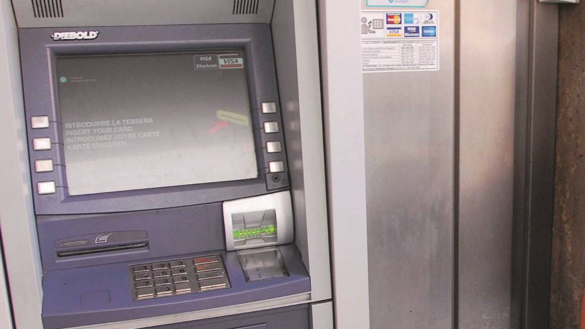 Spese con la carta clonata di una ravennate, traditi dalle ricariche telefoniche
