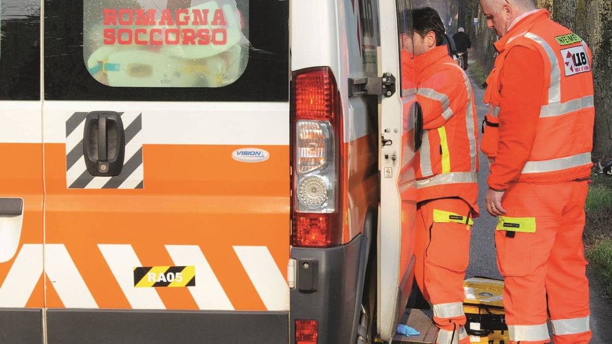 Trovato morto un 84enne dopo una caduta dalle scale in casa