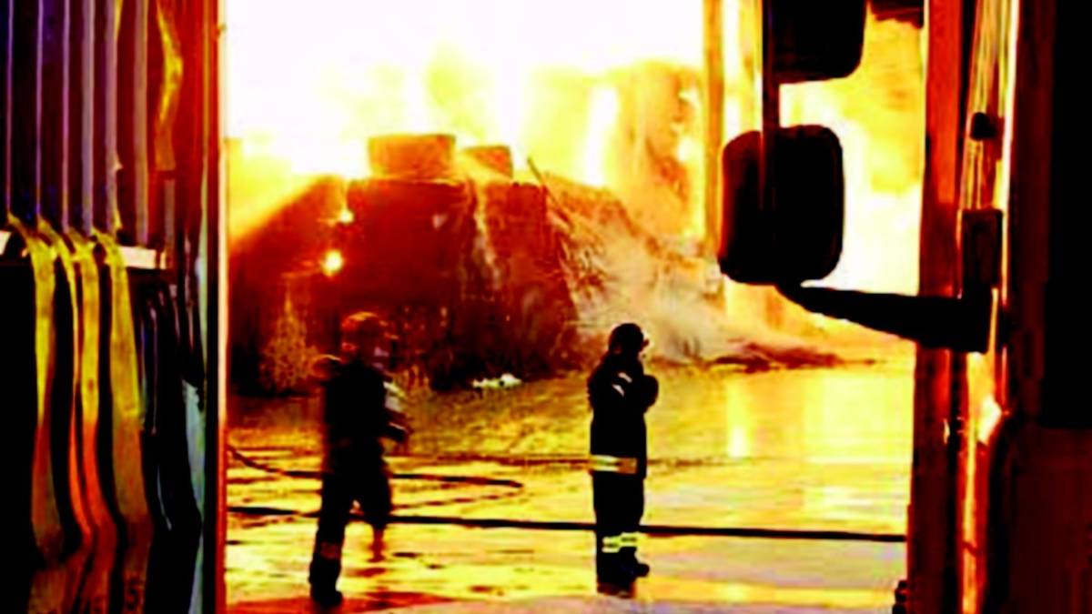 Sicem, incendio si divora 6mila tonnellate di rotoballe