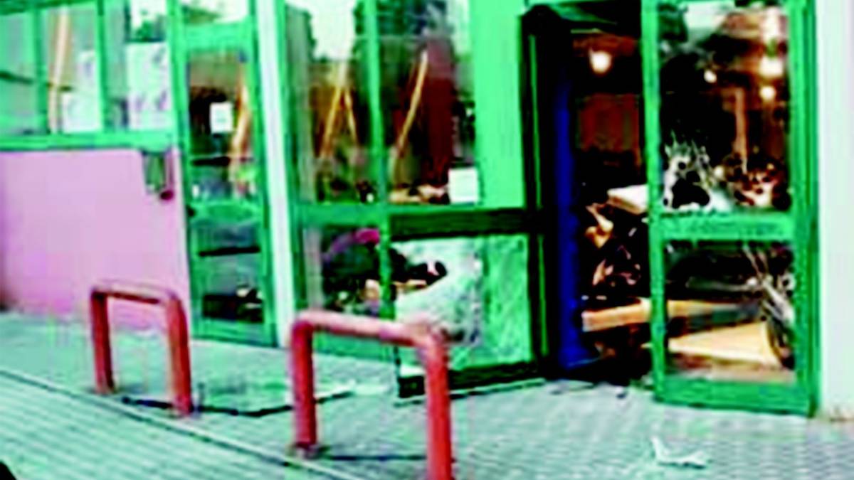 Raid notturno in una concessionaria