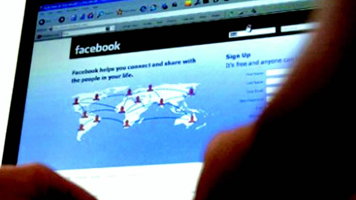 Offese alla Polizia Municipale su Facebook, il comandante querela