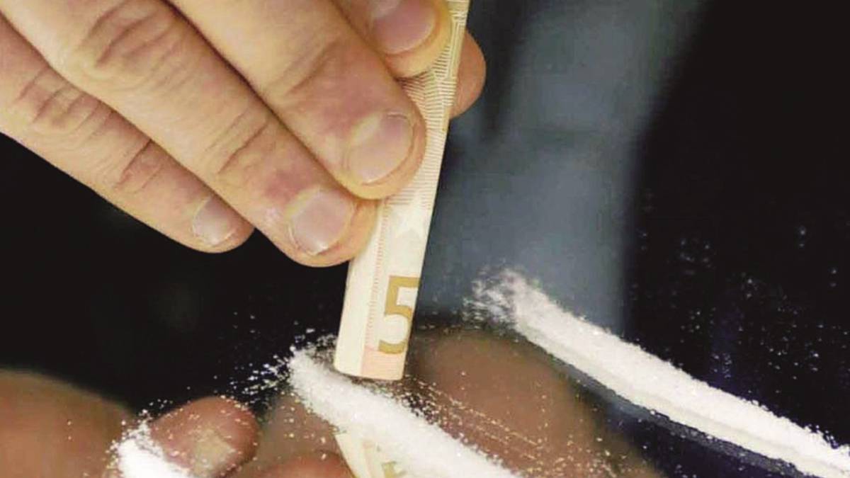 Sesso e coca con la figliastra minorenne