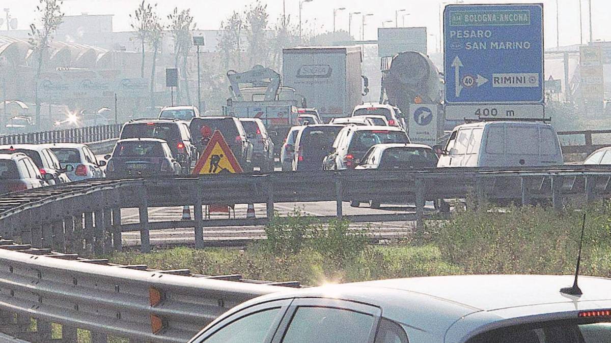 Lavori sul ponte del Marecchia: traffico in tilt