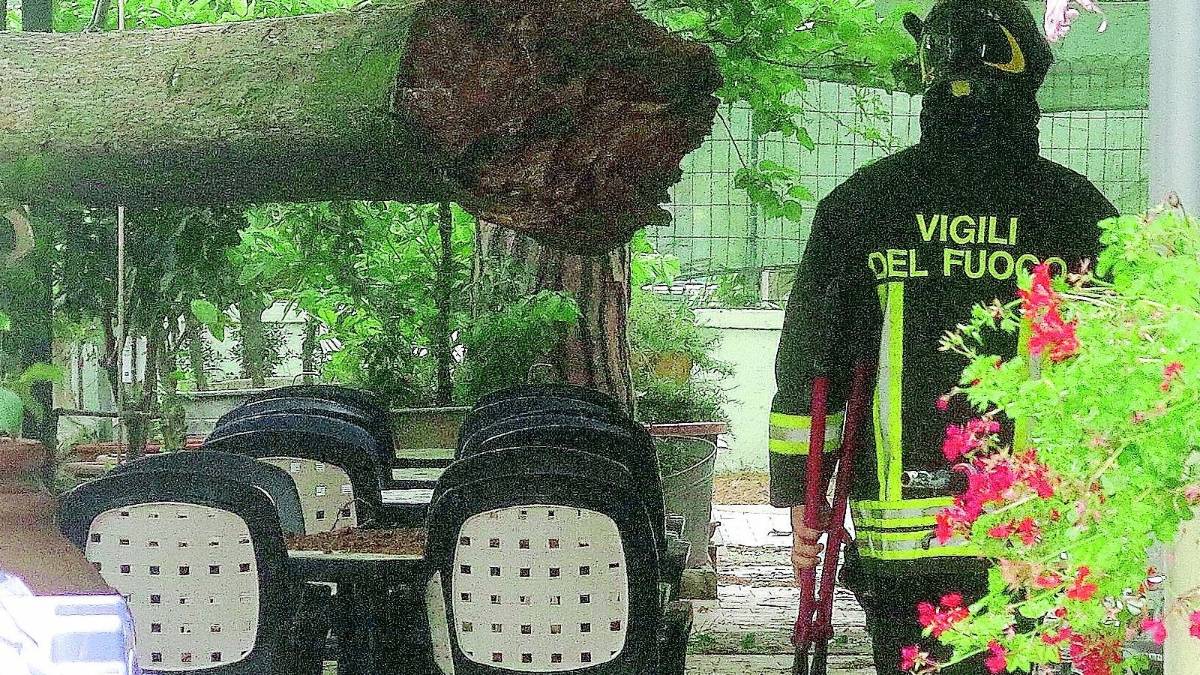 Nubifragio e mareggiata devastano la Riviera