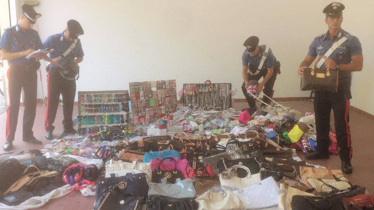 Maxi sequestro in spiaggia, ci sono anche le cuffie di Balotelli
