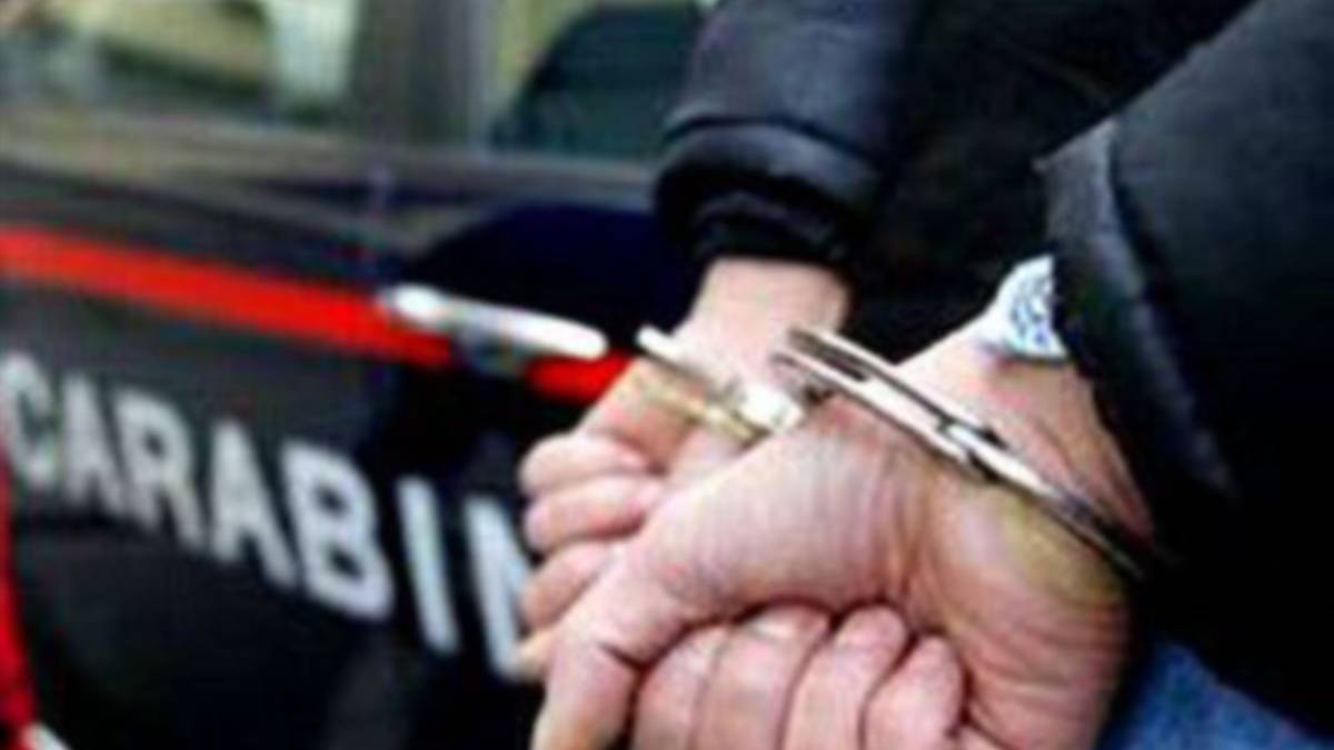 Perseguita, violenta e picchia per 3 anni la moglie