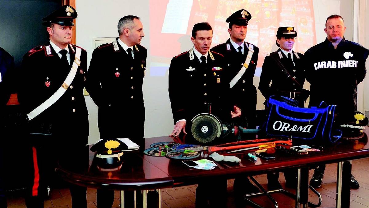 Arrestati in flagrante subito dopo il furto
