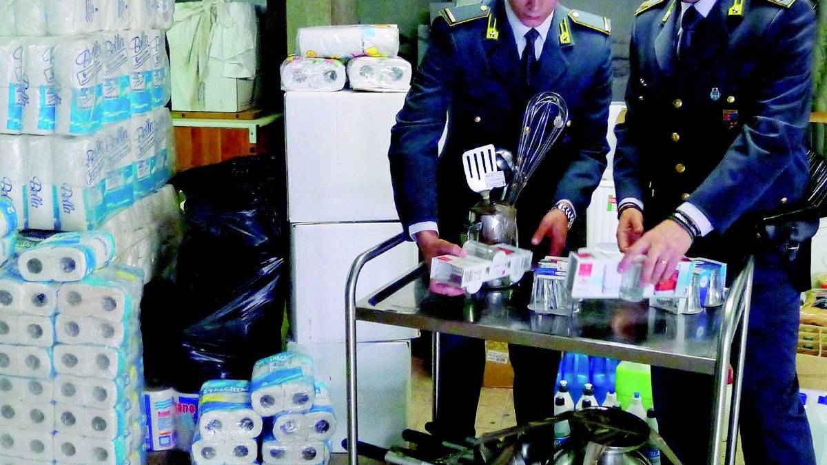Dipendente comunale ruba la merce nei magazzini per andarla poi a rivendere