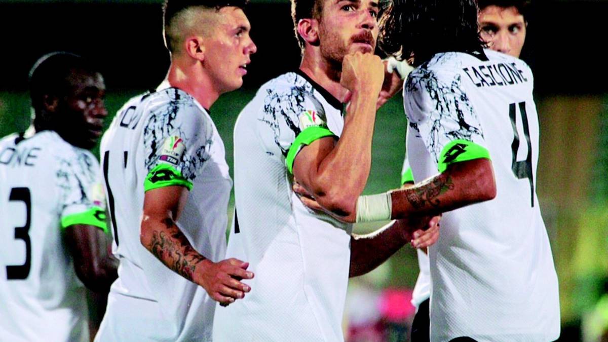 Il Cesena travolge il Lecce con un netto 4-0