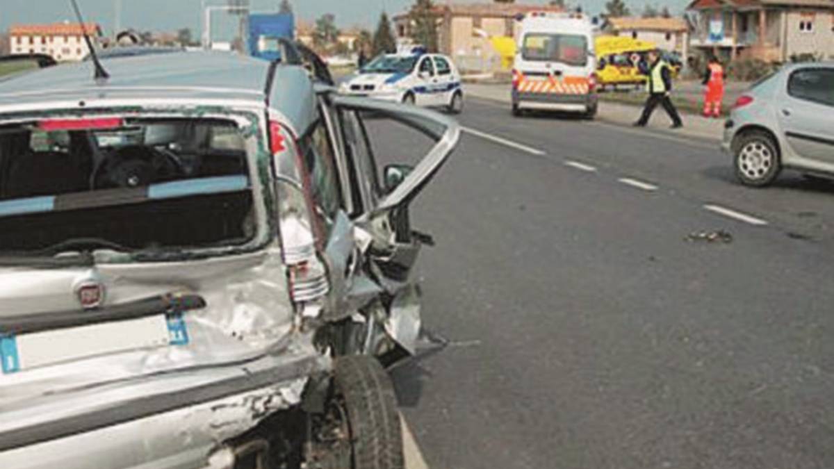 Quarantola, auto che sfrecciano a 200 km/h