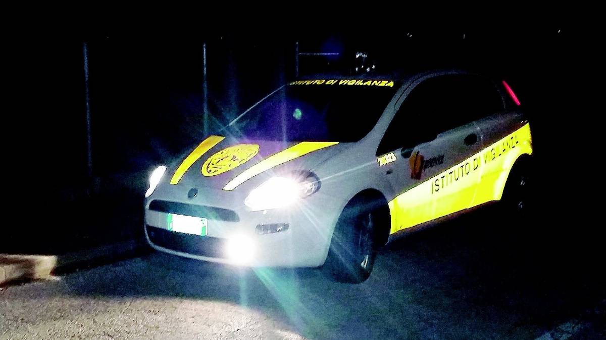 Assediato dai ladri, il paese ingaggia i vigilantes