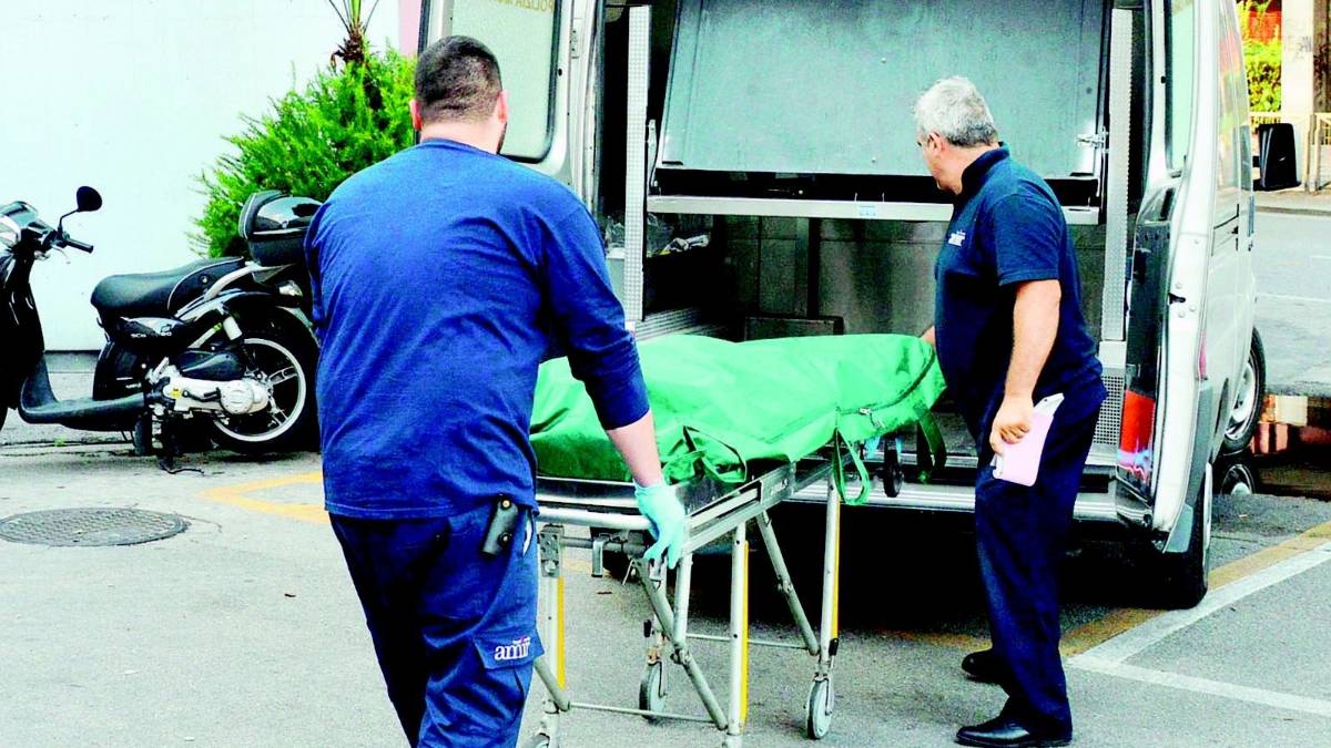 Overdose al bar, manette per tre