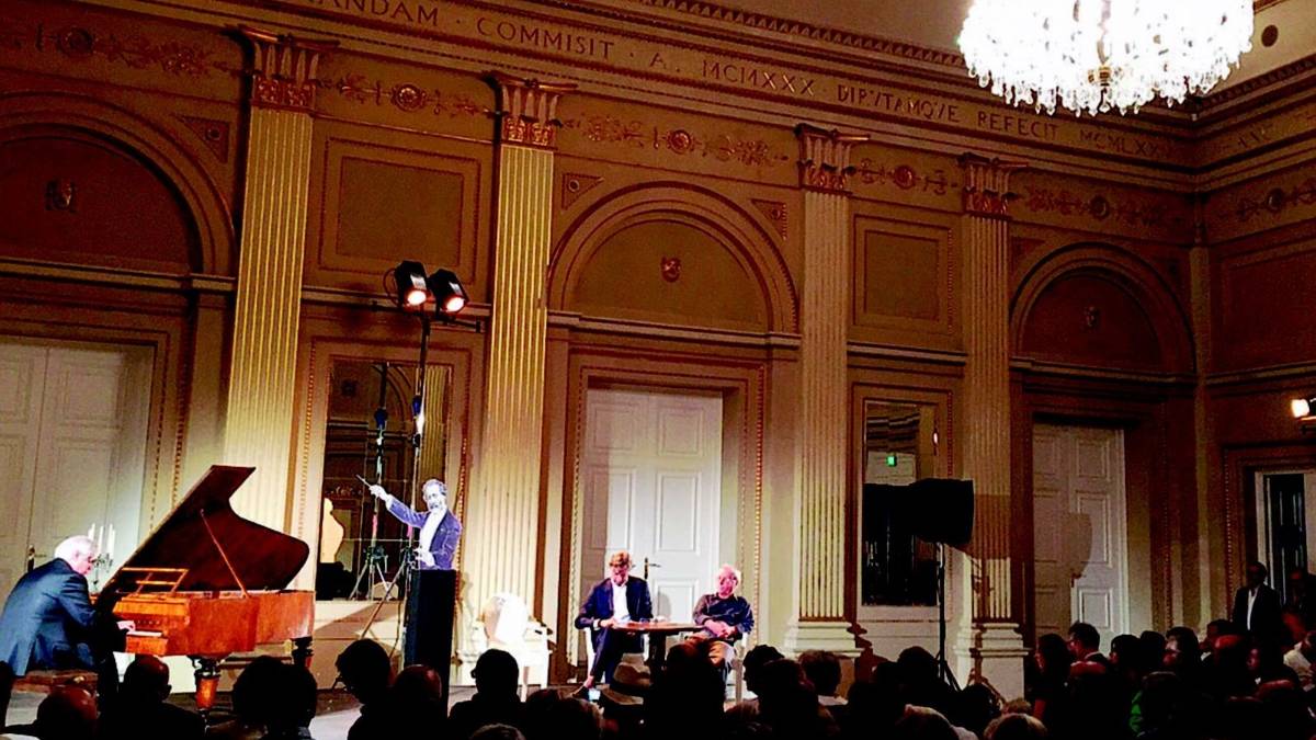 Foyer del Teatro Galli, buona la prima