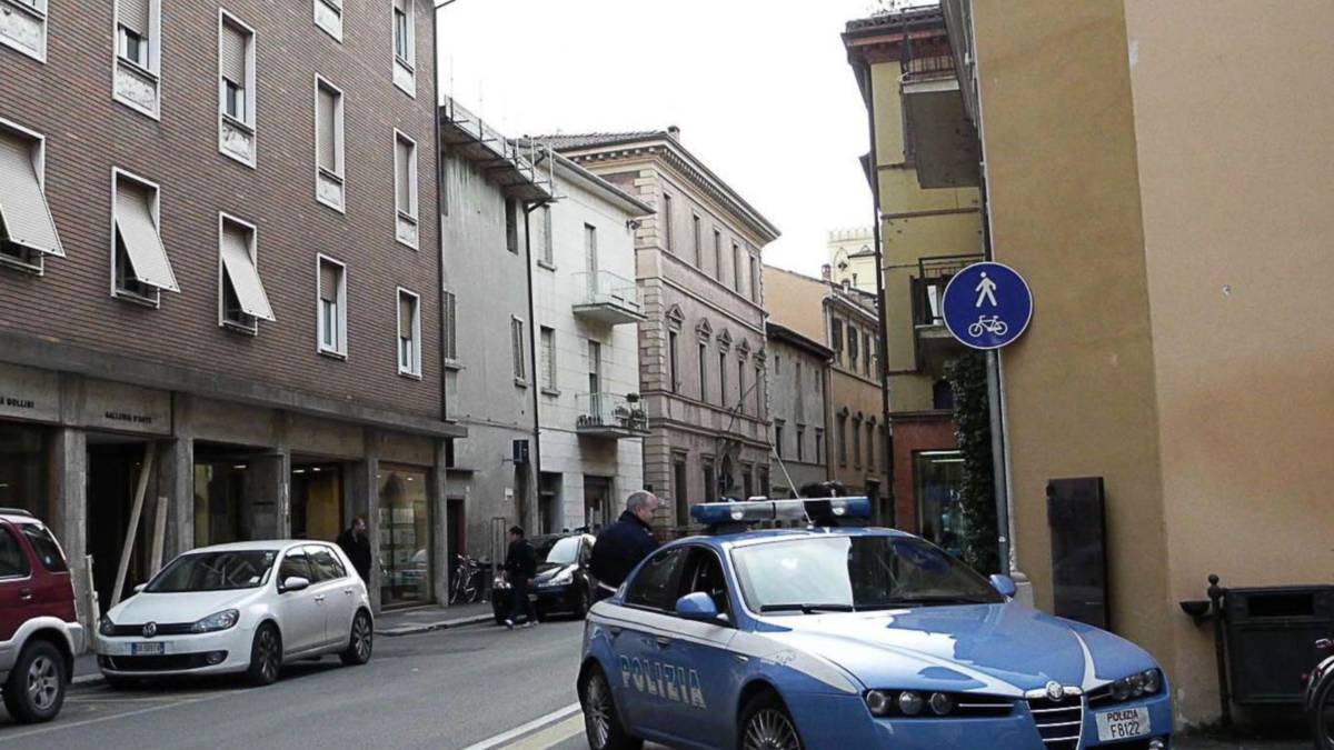 Aggredita per strada da quattro persone