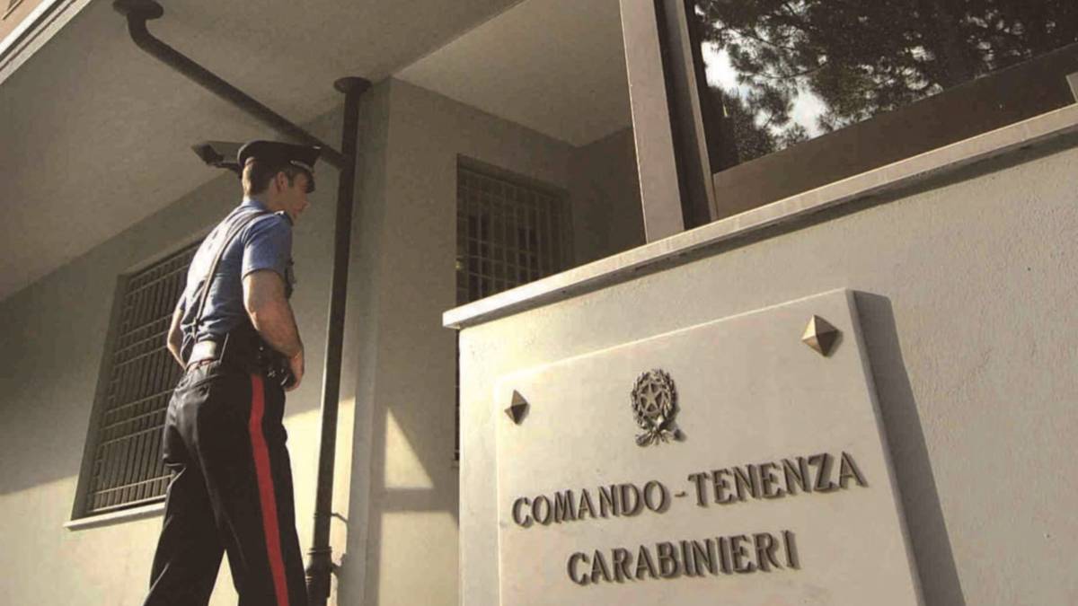 Cibi marci, finti stagisti e tanto nero