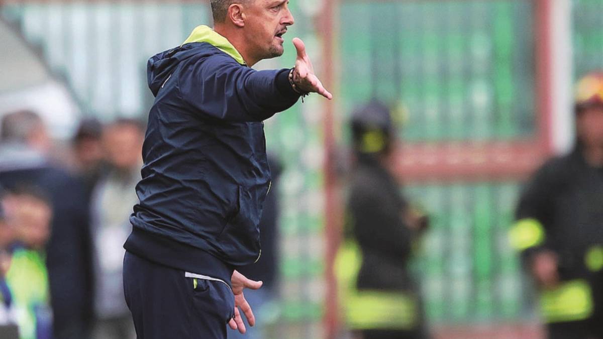 Il Cesena esonera Andrea Camplone