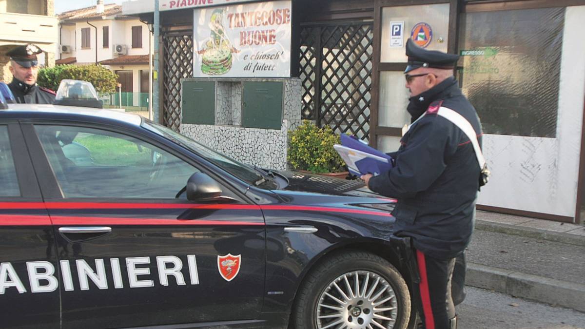 In due all'assalto di un chiosco di piadine