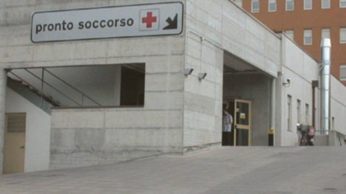 Simula infarti e chiama 150 volte l'ambulanza