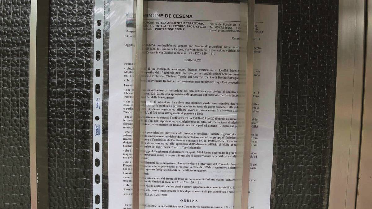 Dodici evacuati per colpa della frana