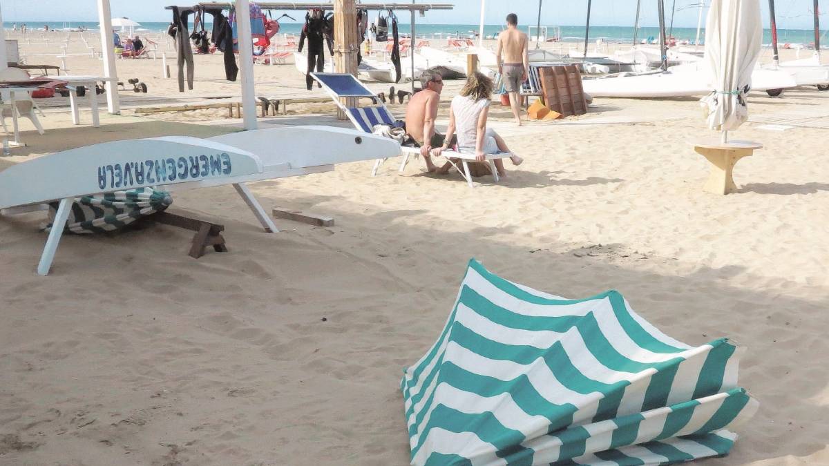 Tromba d'aria su Rimini: donna ferita