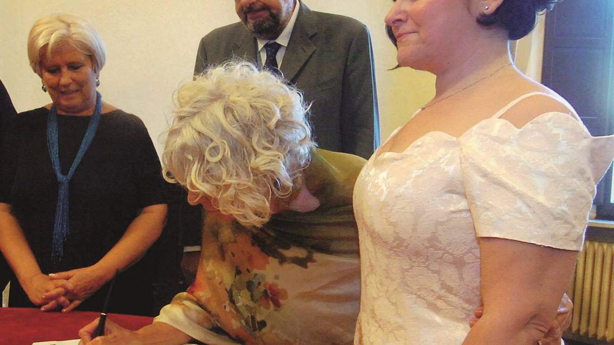 Due donne spose in Comune